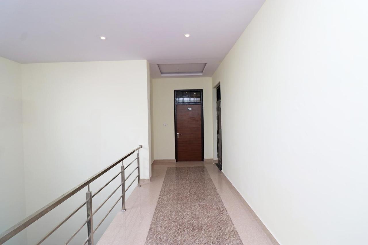 Capital O Hotel Royal Inn Near Gomti Riverfront Park Lucknow Exterior photo