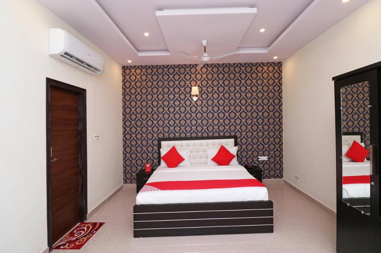 Capital O Hotel Royal Inn Near Gomti Riverfront Park Lucknow Exterior photo
