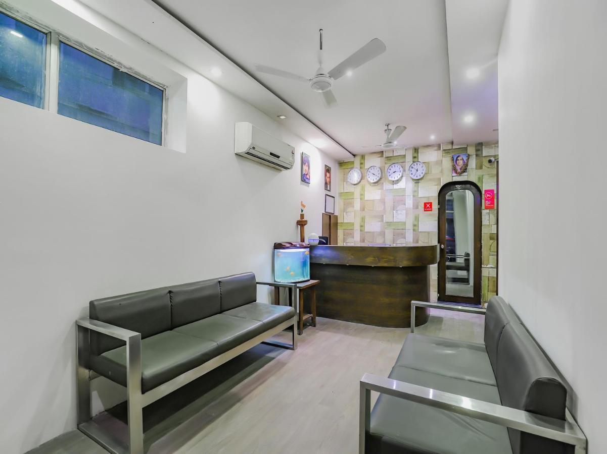 Capital O Hotel Royal Inn Near Gomti Riverfront Park Lucknow Exterior photo